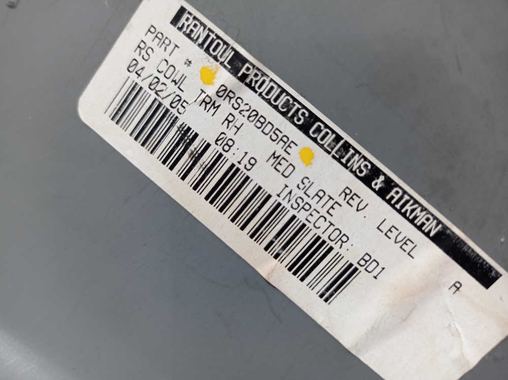 Moldura Pe Coluna Direita Chrysler Grand Caravan 2005 V368 8