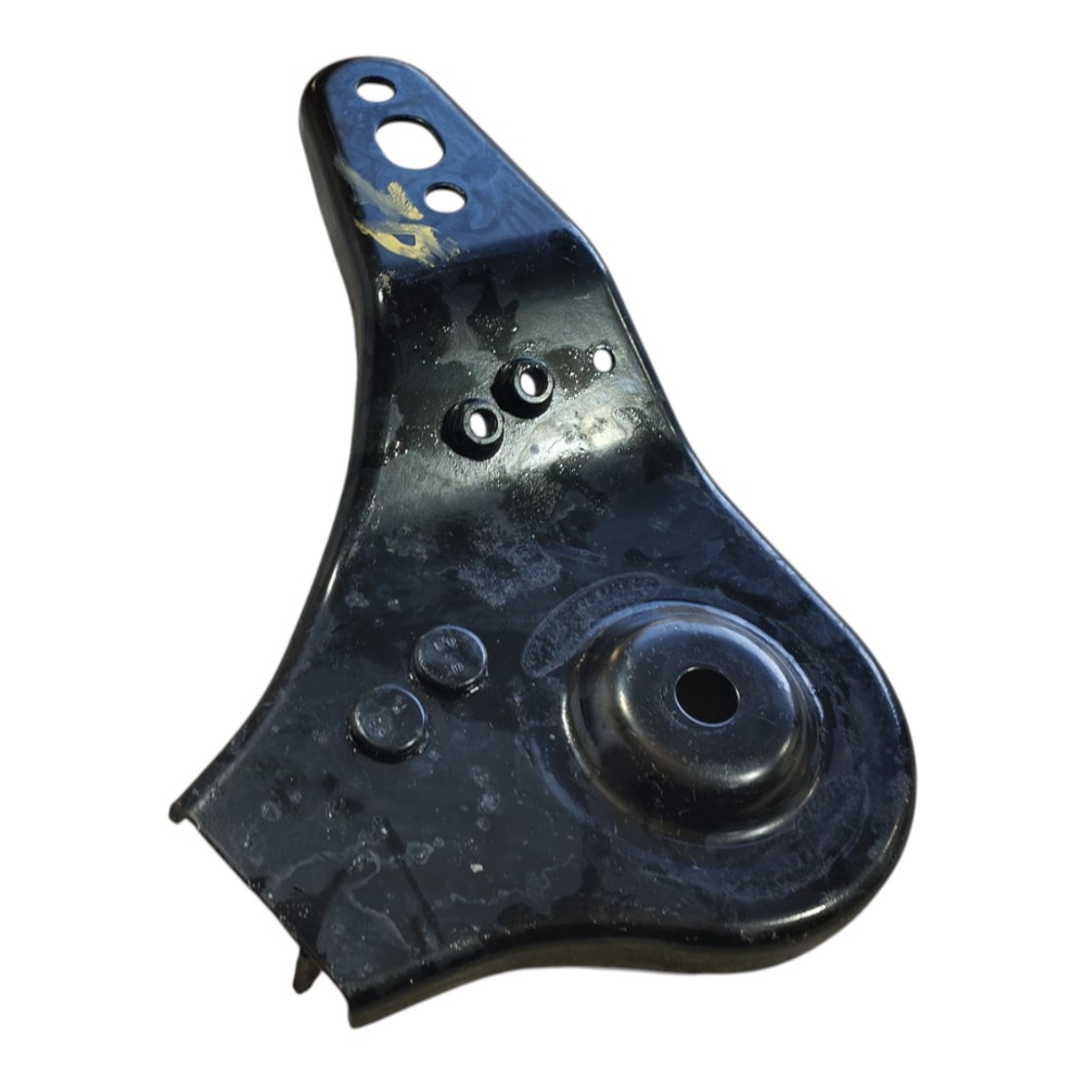 Suporte quadro suspensão traseiro dir Rover Defender 22 V645 3