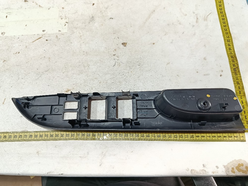 Moldura comando vidro Nissan March 2014 9