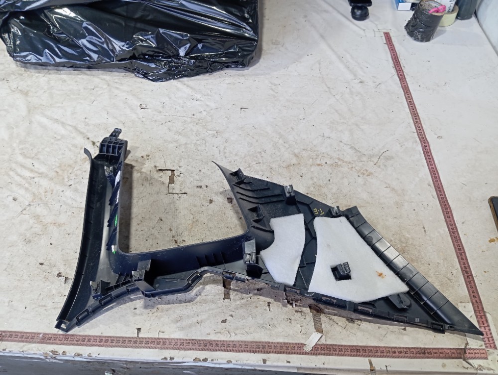 Acabamento Coluna Traseira Esq Vw Taos Highline 2022 24 V655 9