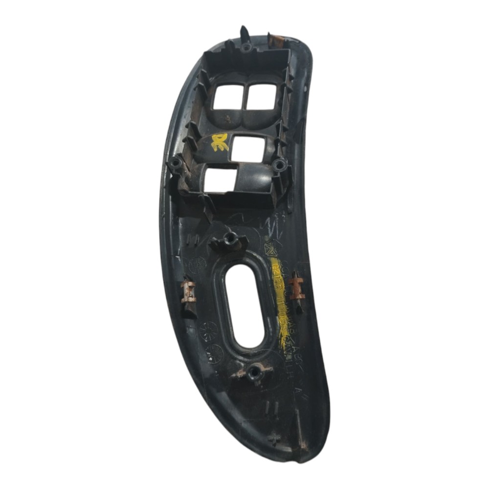 Moldura Botão Dianteiro Direito Chrysler Grand Caravan V578 8