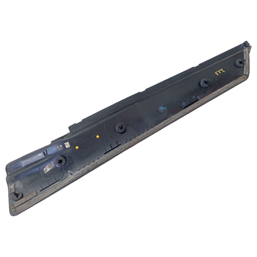 Moldura Externa Coluna Esquerda Land Rover Defender 22 V645 3