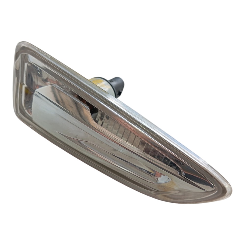 Luz Paralama Direito Gm Tracker 2020 2025 V627 3