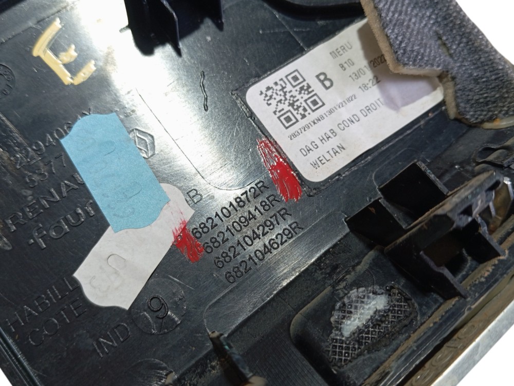 Acabamento Esquerdo Painel Renault Zoe Neo 2023 V617 7