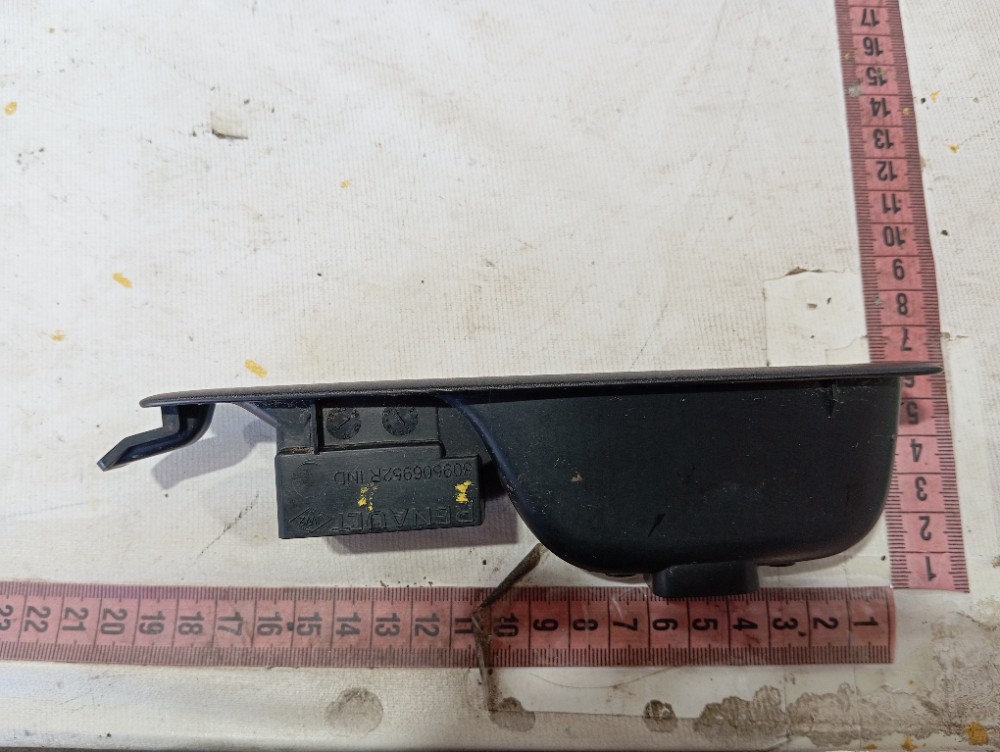 Moldura Botão Vidro Porta Tras Direita Renault Zoe 2023 V639 7