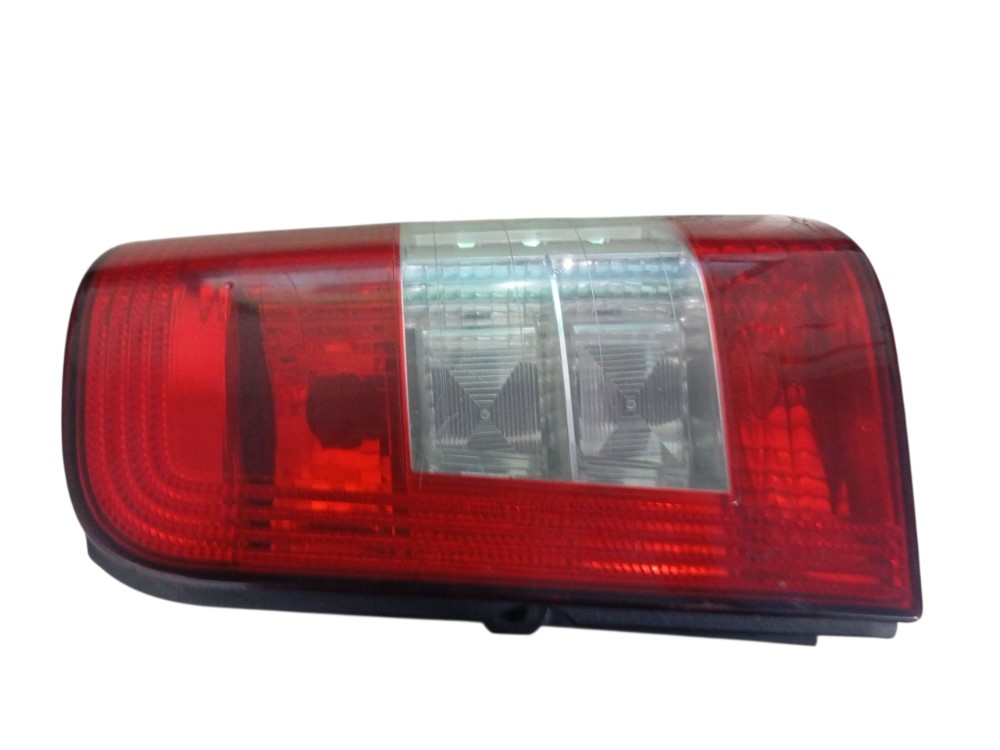 Lantena traseira direita Peugeot partner 2010 leve defeito