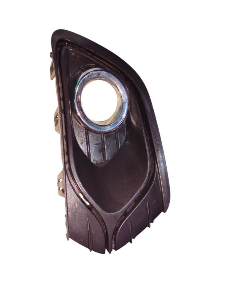 Moldura Farol Milha Dianteiro Direito Renault Sandero 2014 Direito