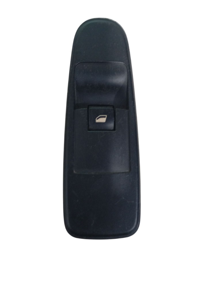 Botao vidro eletrico dianteiro direito citroen C4 2005 2006