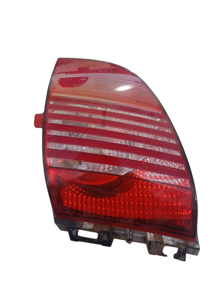 Lanterna direita traseira Peugeot 2008 2015 2016 2017 2018