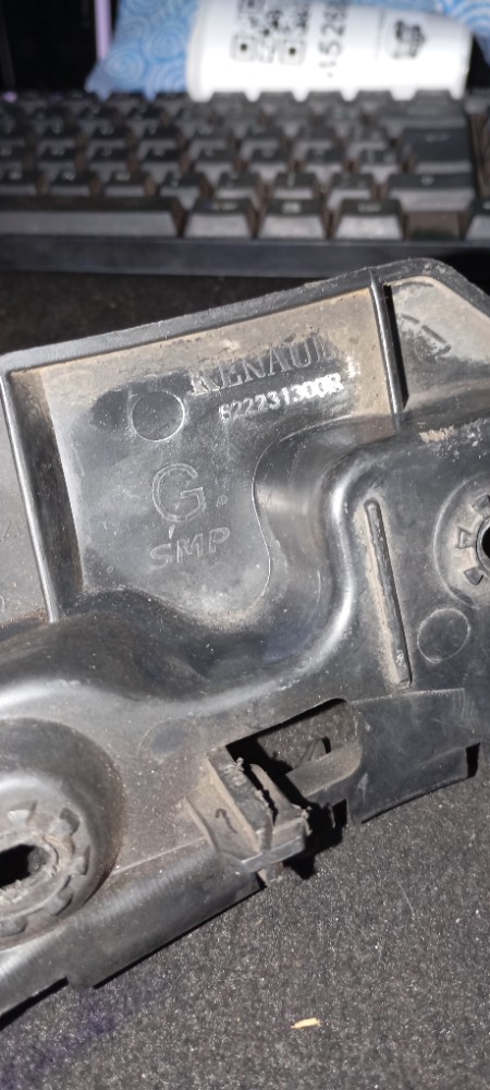 Guia Parachoque Dianteiro Esquerdo Renault Duster 2012 2018