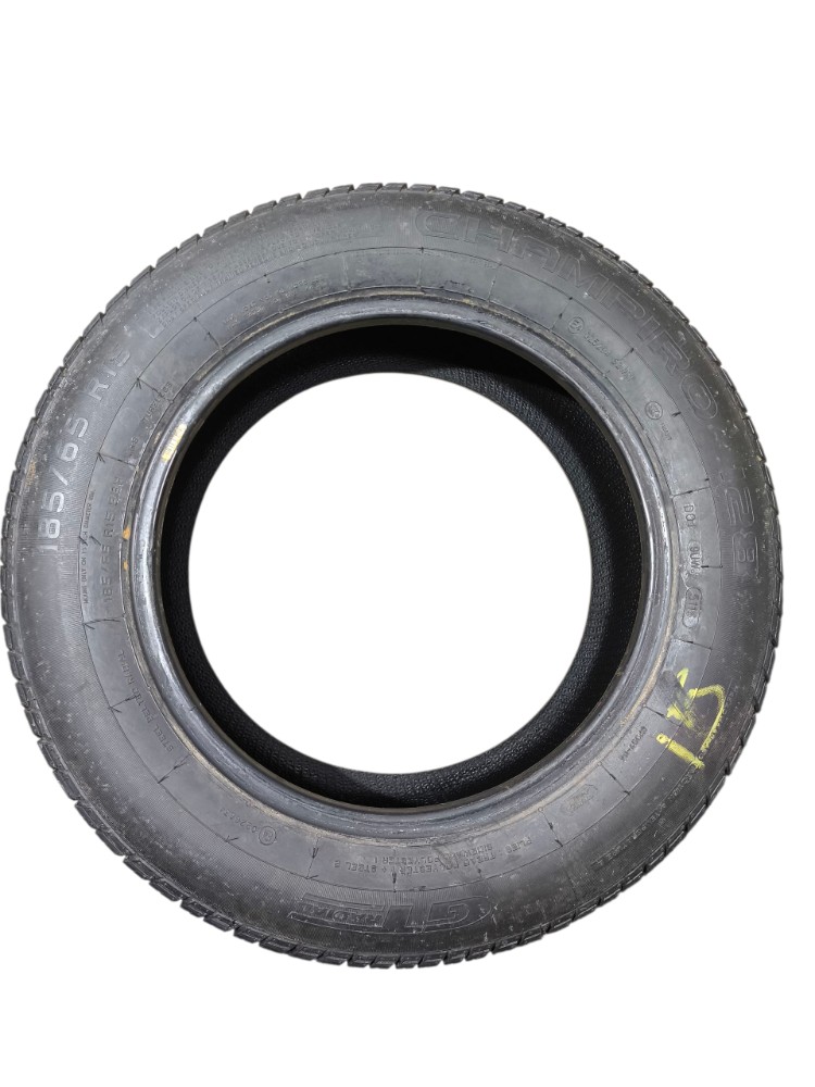 Pneu champiro 128  165 65 R15  em estado de novo