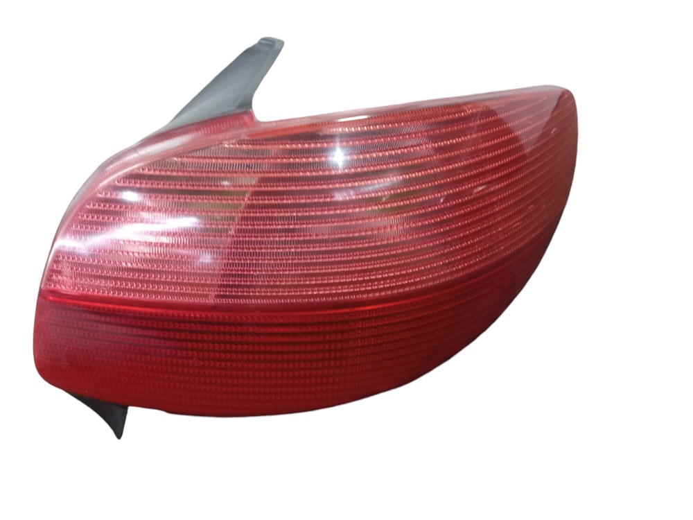 Lanterna Traseira Direita Peugeot 206 2002 A 2003 Direito/passageiro Vermelho
