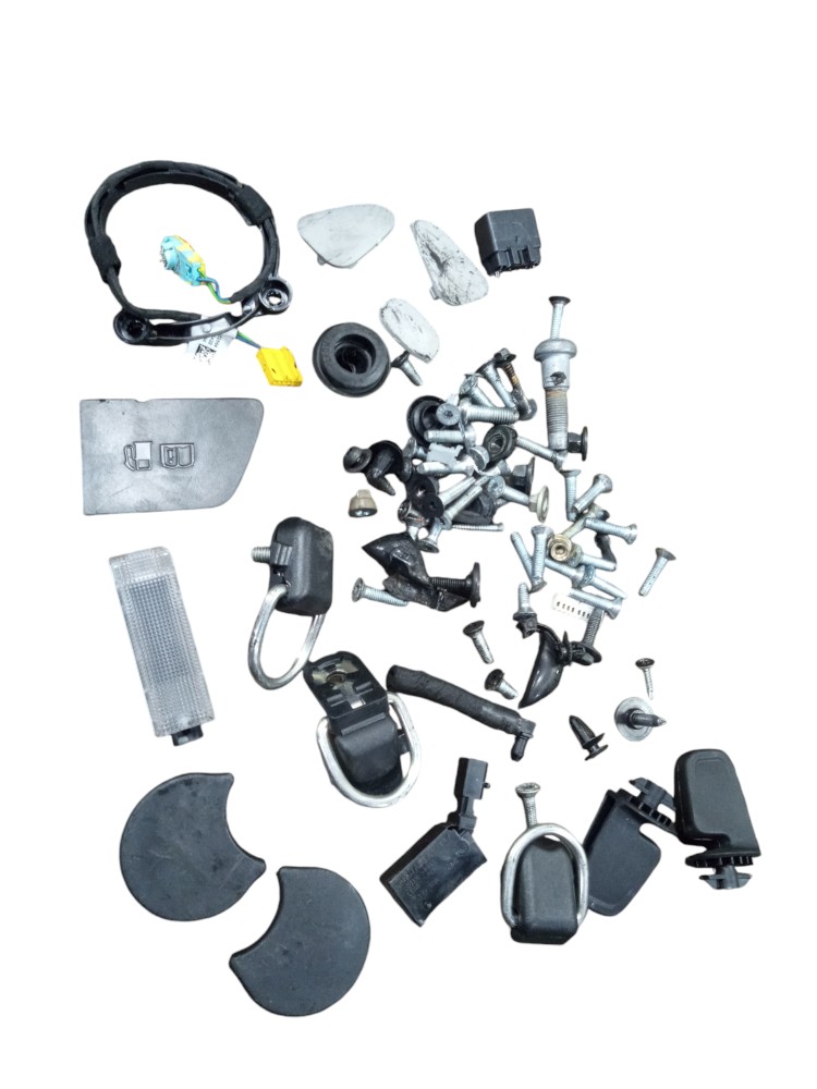 Kit Acabamento E Parafusos Tampa Traseira Jeep Compass 2022