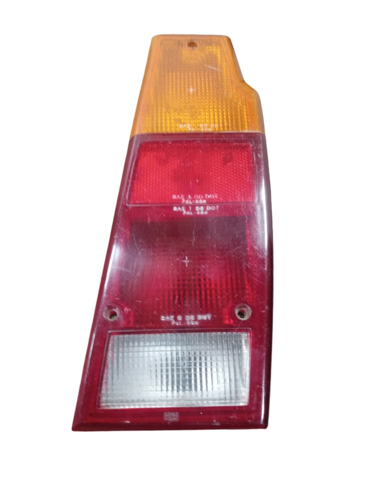 Lanterna Direita Parati Saveiro Quadrada 1984 A 1996 Direito/passageiro Vermelho