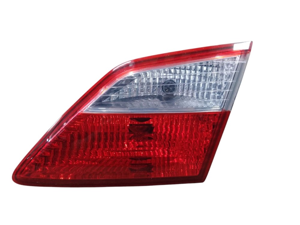 Lanterna Tampa Traseira Hyundai Hb20s Original Direito/passageiro Vermelho E Transparente