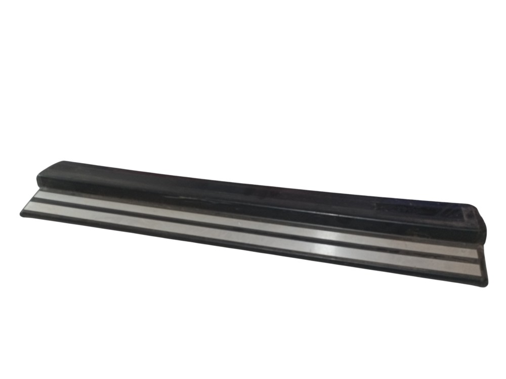 Soleira Dianteira Mercedes C240 C180 95 96 97 98 99 Direita Preto 1