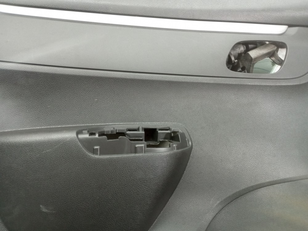 Forro porta dianteira esquerda fiat kwid 2017 2022 usado 5
