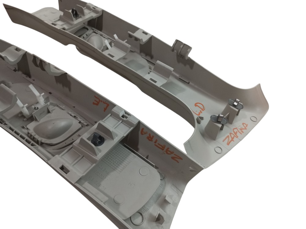 Moldura Coluna Superior Zafira 2001 2007 2011 Par Usado 3
