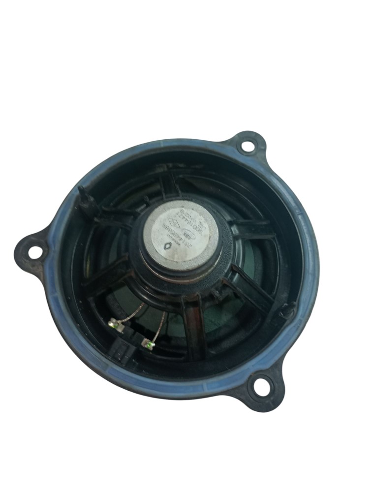 Moldura alto falante Oroch 2024 2025 traseiro usado 4