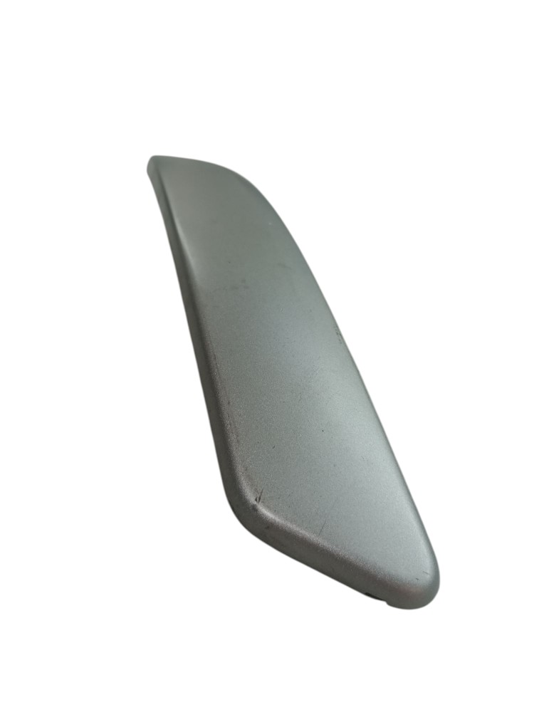 Moldura puxador porta Renault Logan 2014 2019 direito usado 4