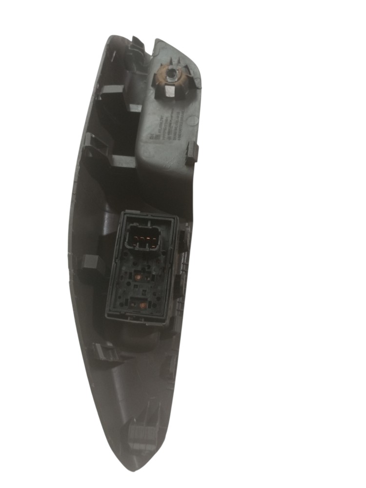 Botao Moldura Vidro Spin 1.8 2014 2015 Traseiro Direito Gm 4