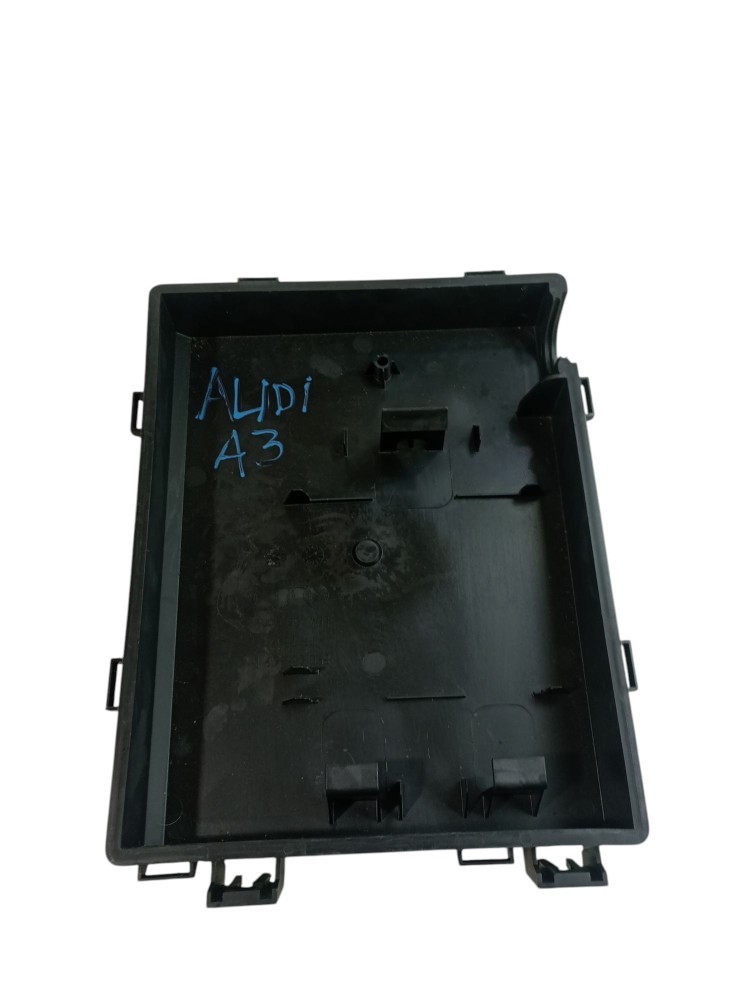 Caixa Suporte Fusivel Audi A3 2007 2008 2009  2014 Usado 1