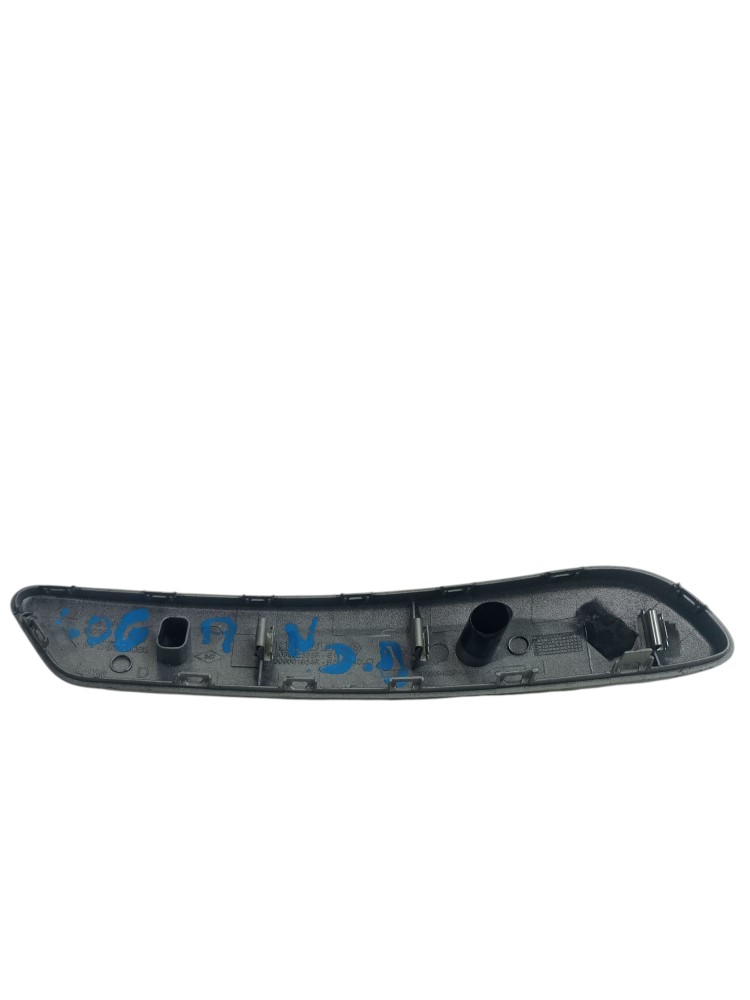 Moldura puxador porta Renault Logan 2014 2019 direito usado 7