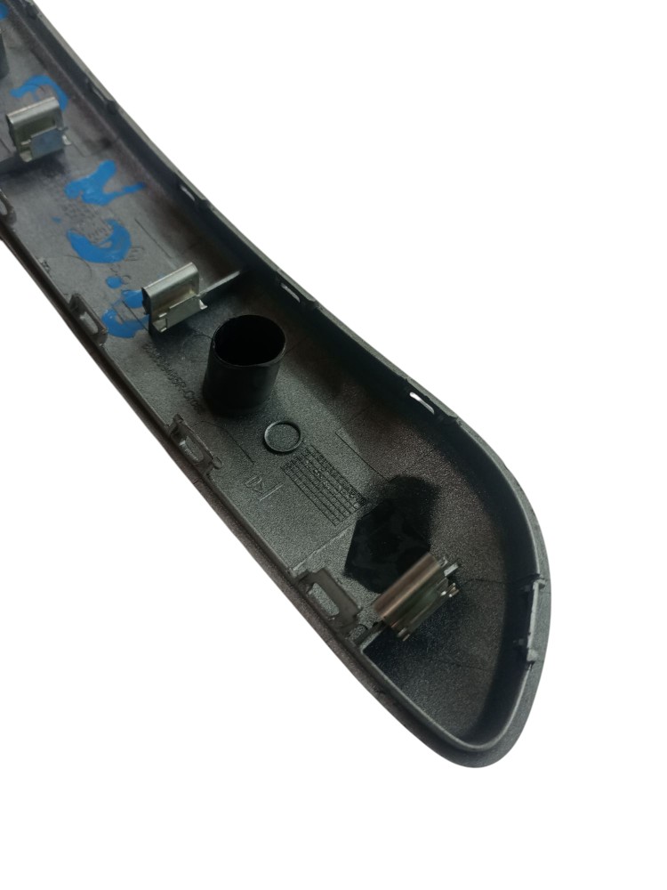 Moldura puxador porta Renault Logan 2014 2019 direito usado 2