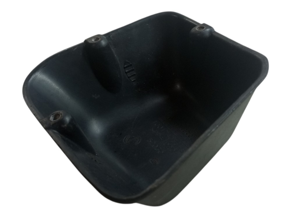 Moldura Interna Lanterna Esquerda Fiat Siena 2007 2012  – Preto 1