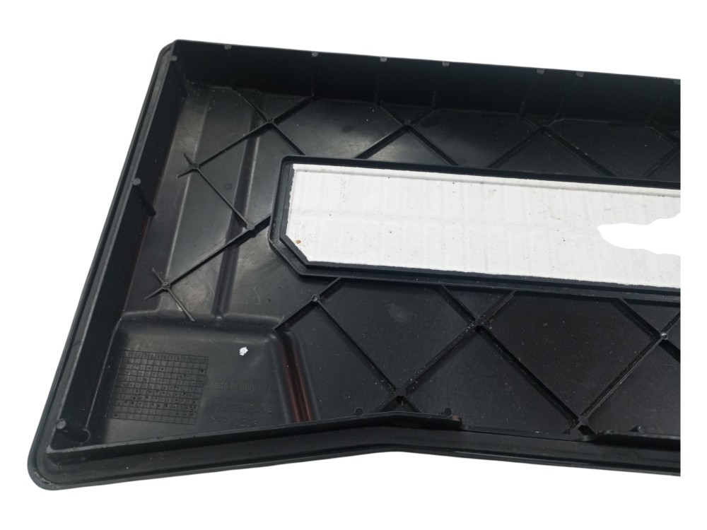 Tampa caixa bateria Volkswagen Touareg 2008 2009 2010 usada 7