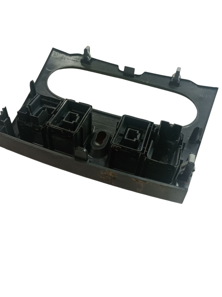 Moldura central painel logan 2014 2015 2019 usado Renault 3