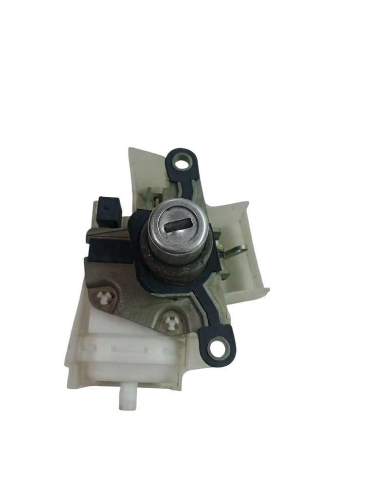 Trava Miolo Tampa Traseira Audi A4 99 2004 Volkswagen Golf 3