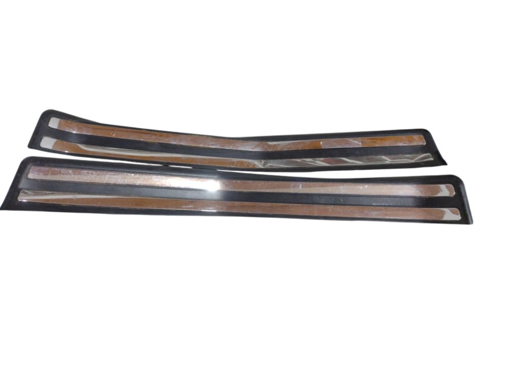 Soleira Porta Bmw 330i Ie46 99 2003 2005 2006 Traseira Par Preto 1