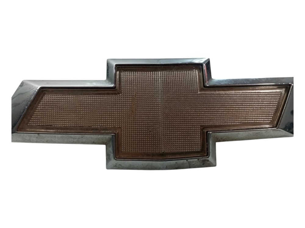 Emblema grade Chevrolet Celta prisma 2012 2016 dianteiro 3