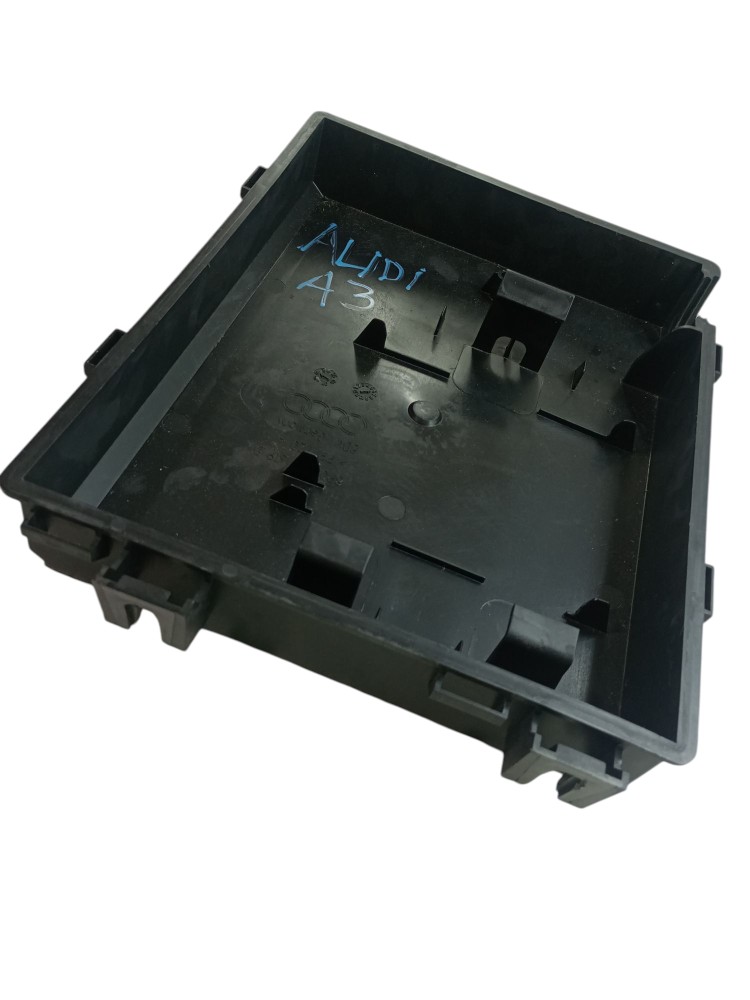 Caixa Suporte Fusivel Audi A3 2007 2008 2009  2014 Usado 5