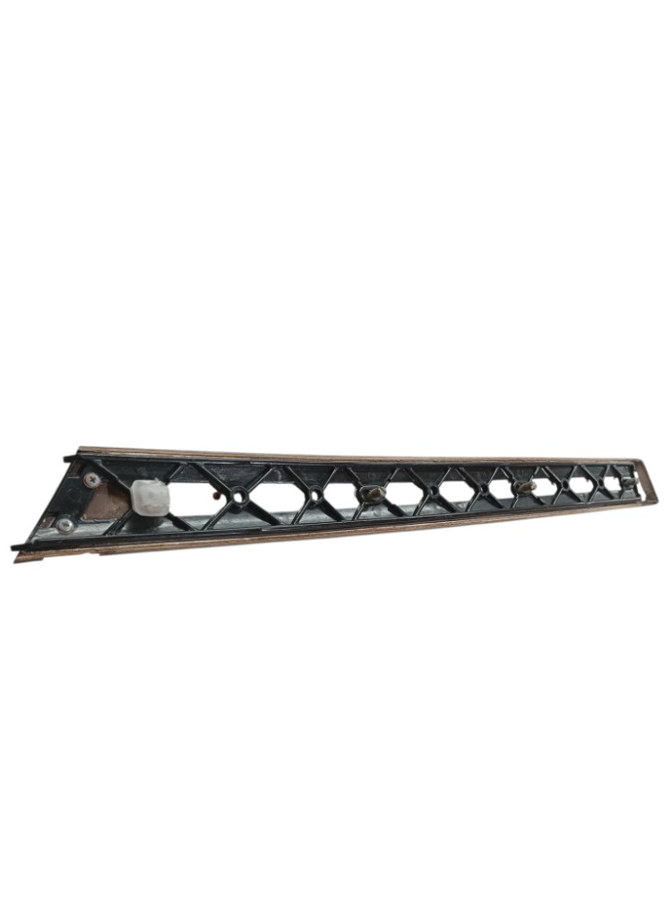 Moldura acabamento friso porta BMW 330i 99 2006 direito 3