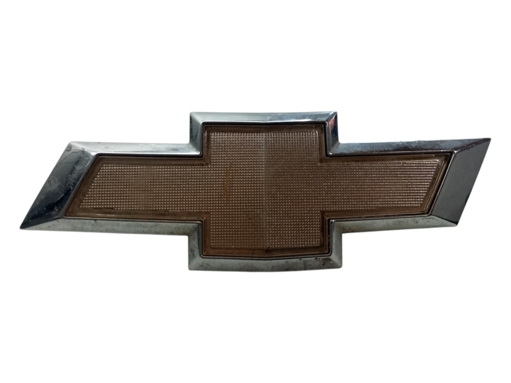 Emblema grade Chevrolet Celta prisma 2012 2016 dianteiro 1