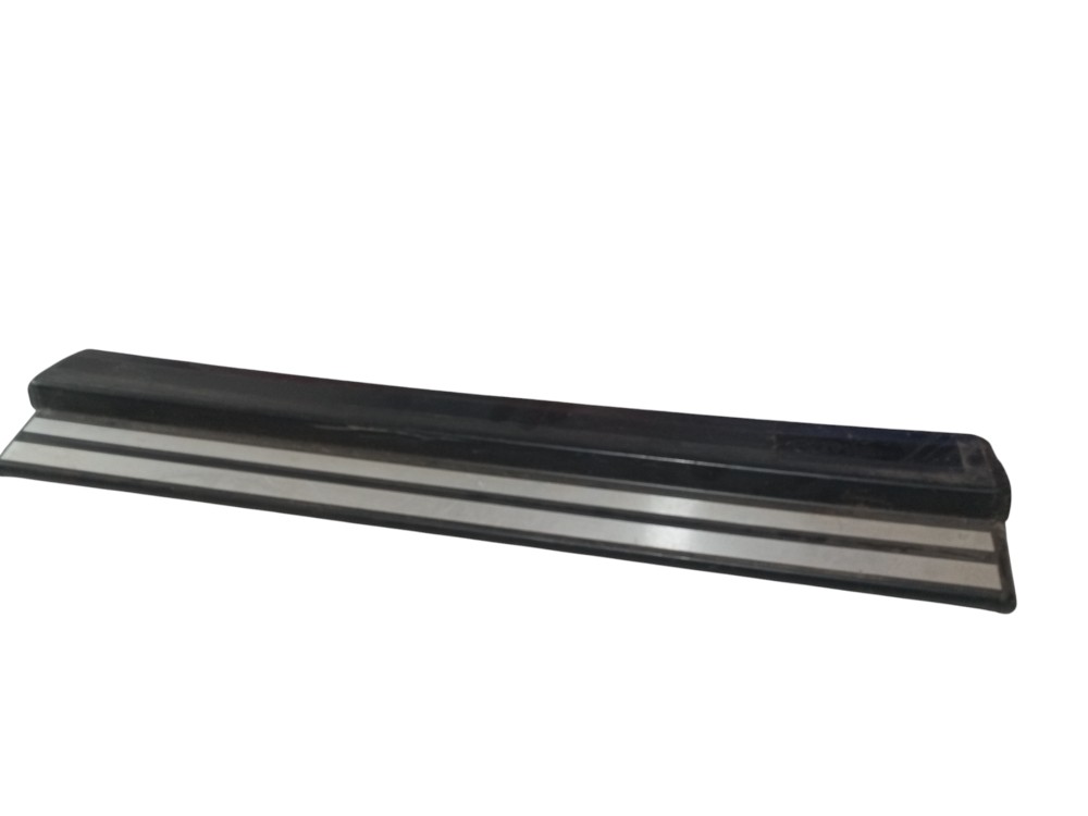 Soleira Dianteira Mercedes C240 C180 95 96 97 98 99 Direita Preto 3