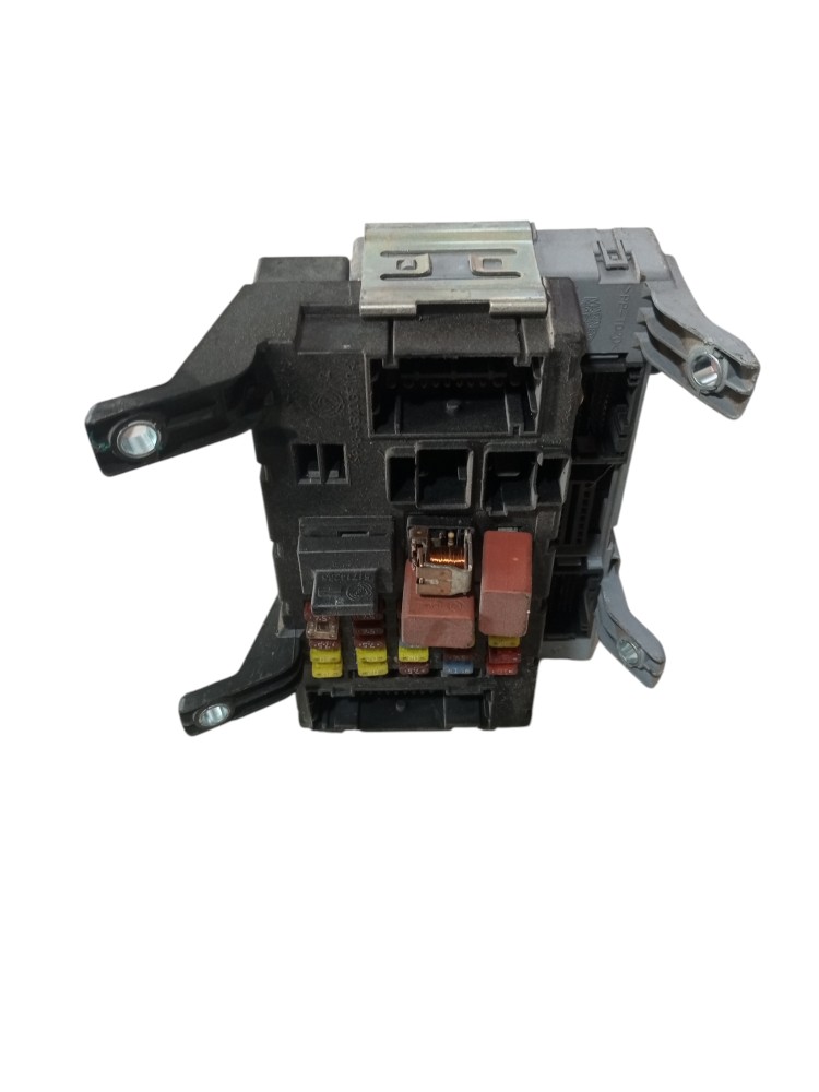 Caixa Fusiveis Fiat Linea 1.9 16v 2009 2010 2011 2012 2013 4