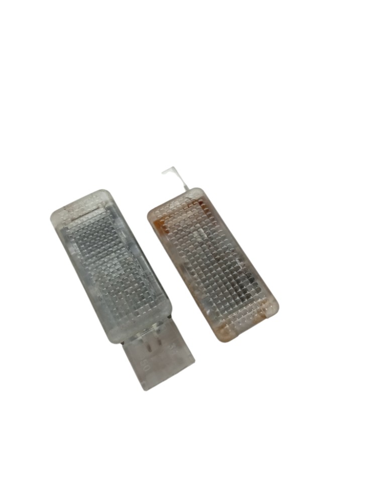 Par Luz Cortesia Porta Luva Volkswagen Touareg 2005 2015 Branca