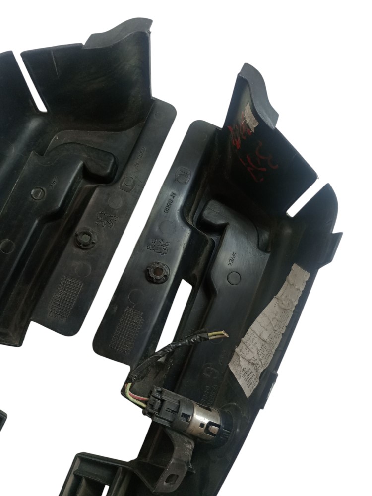 Moldura Suporte Tampao Bagagito Peugeot 307 2007 2012 Par Cinza 3