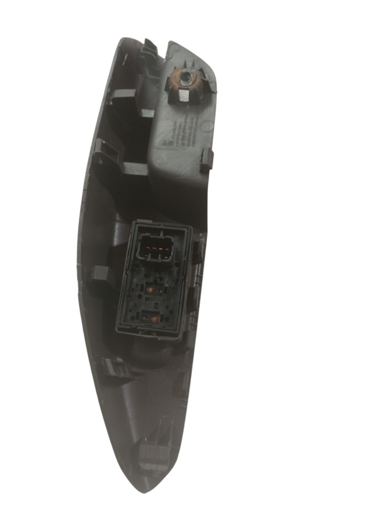 Botao Moldura Vidro Spin 1.8 2014 2015 Traseiro Direito Gm 3