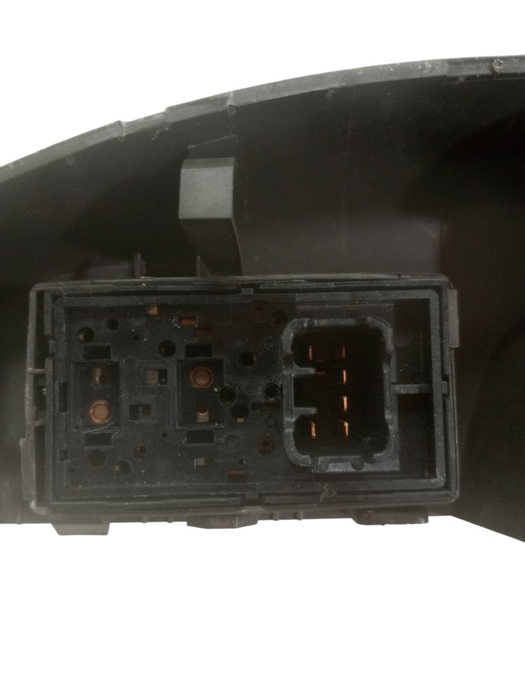 Botao Moldura Vidro Spin 1.8 2014 2015 Traseiro Direito Gm 6