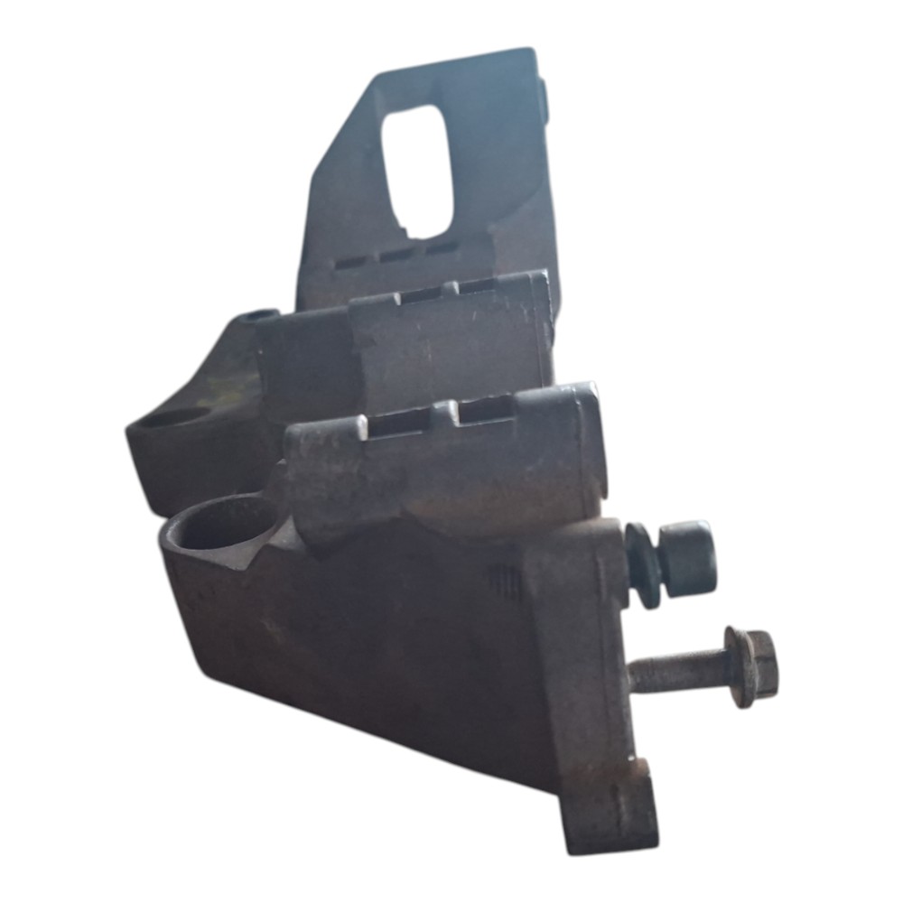 Suporte alternador bomba hidráulica compressor VW Golf 6