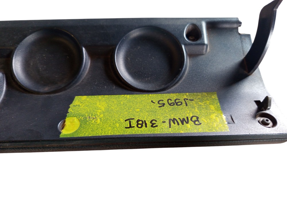 Tampa porta luvas bmw 318 com detalhes original usado 3