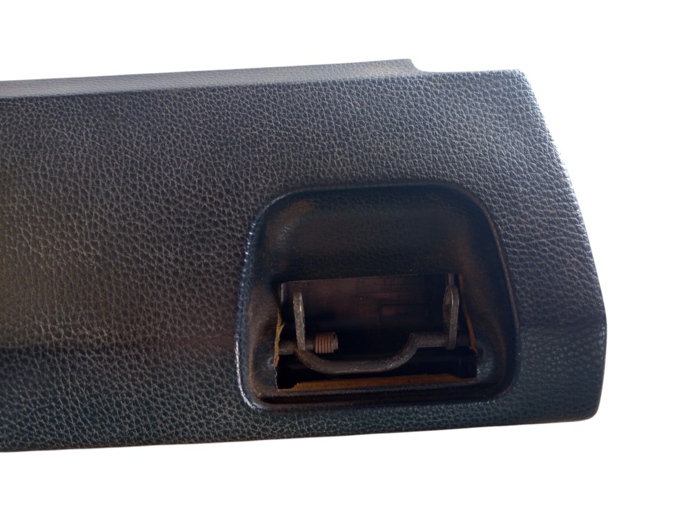 Tampa porta luvas bmw 318 com detalhes original usado 6