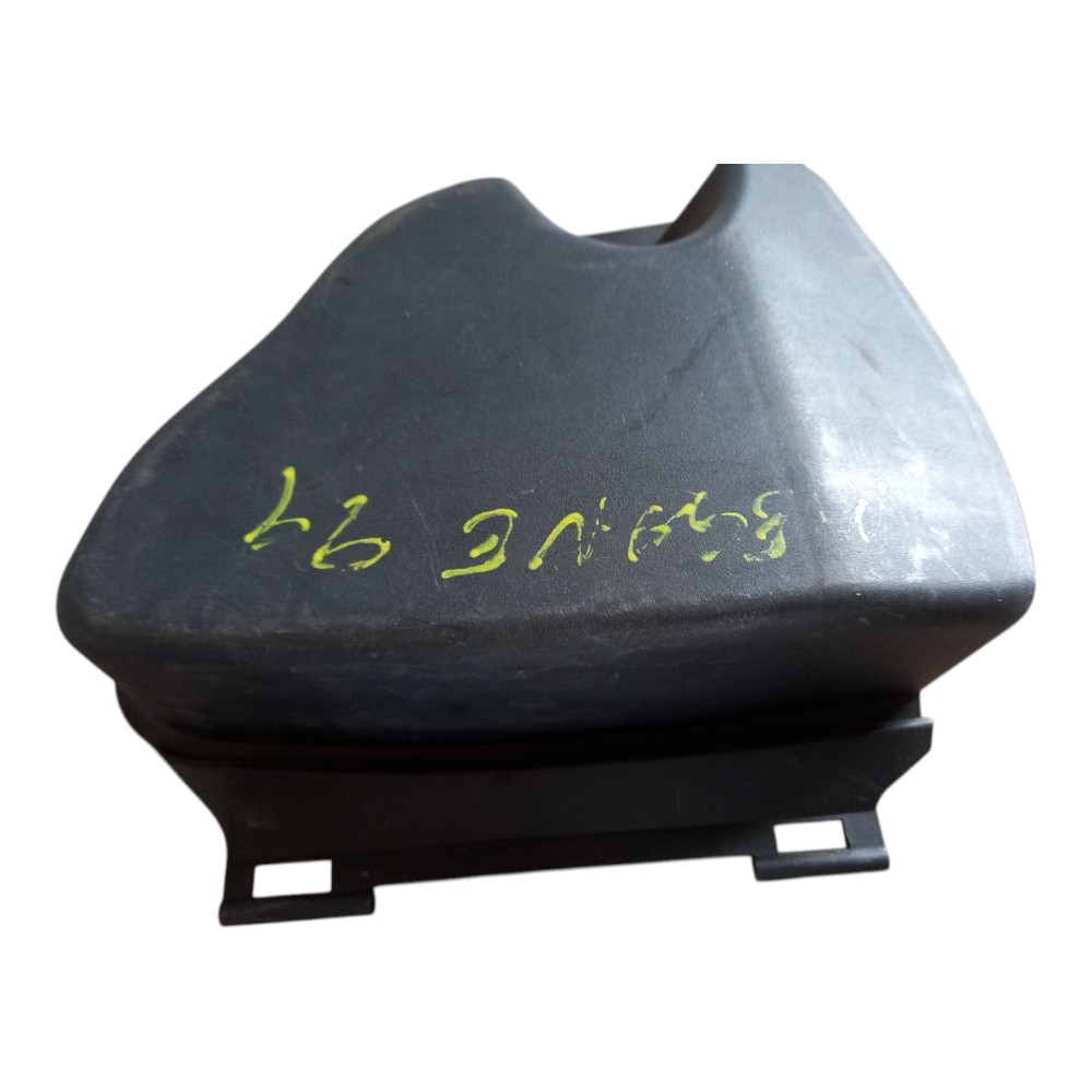 Moldura proteção lanterna esquerda Megane 96/99 7700838458