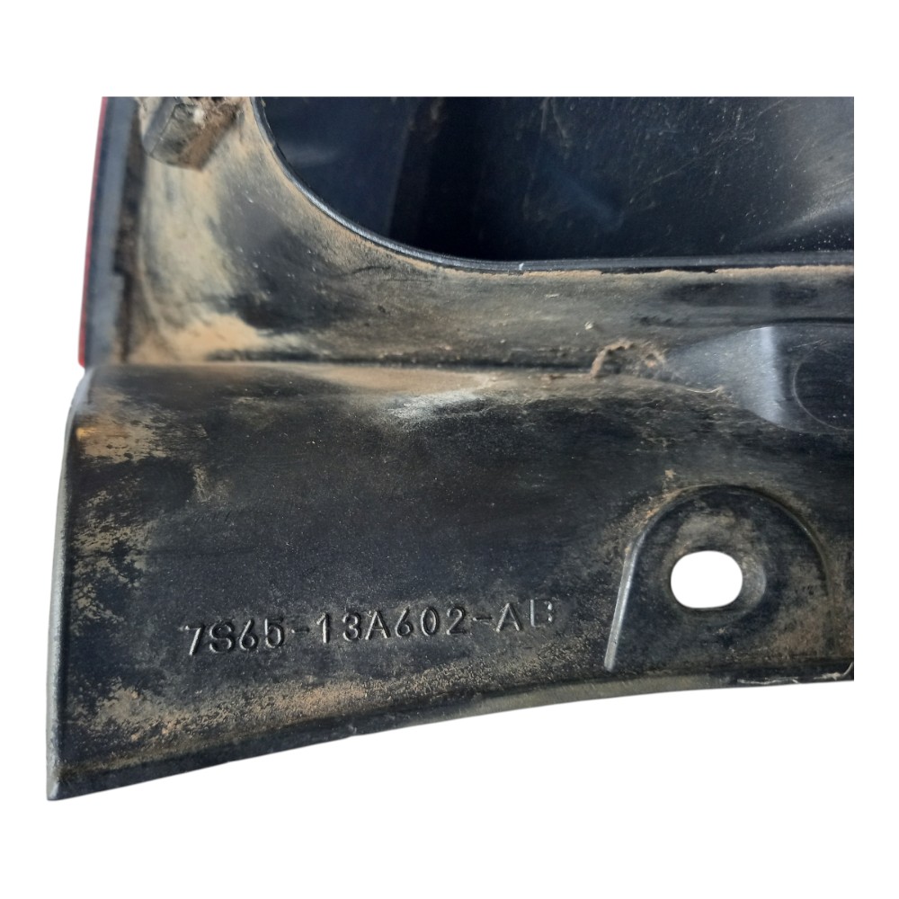 Lanterna traseir direito hatch ford fiesta 2007 2014 detalhe 5