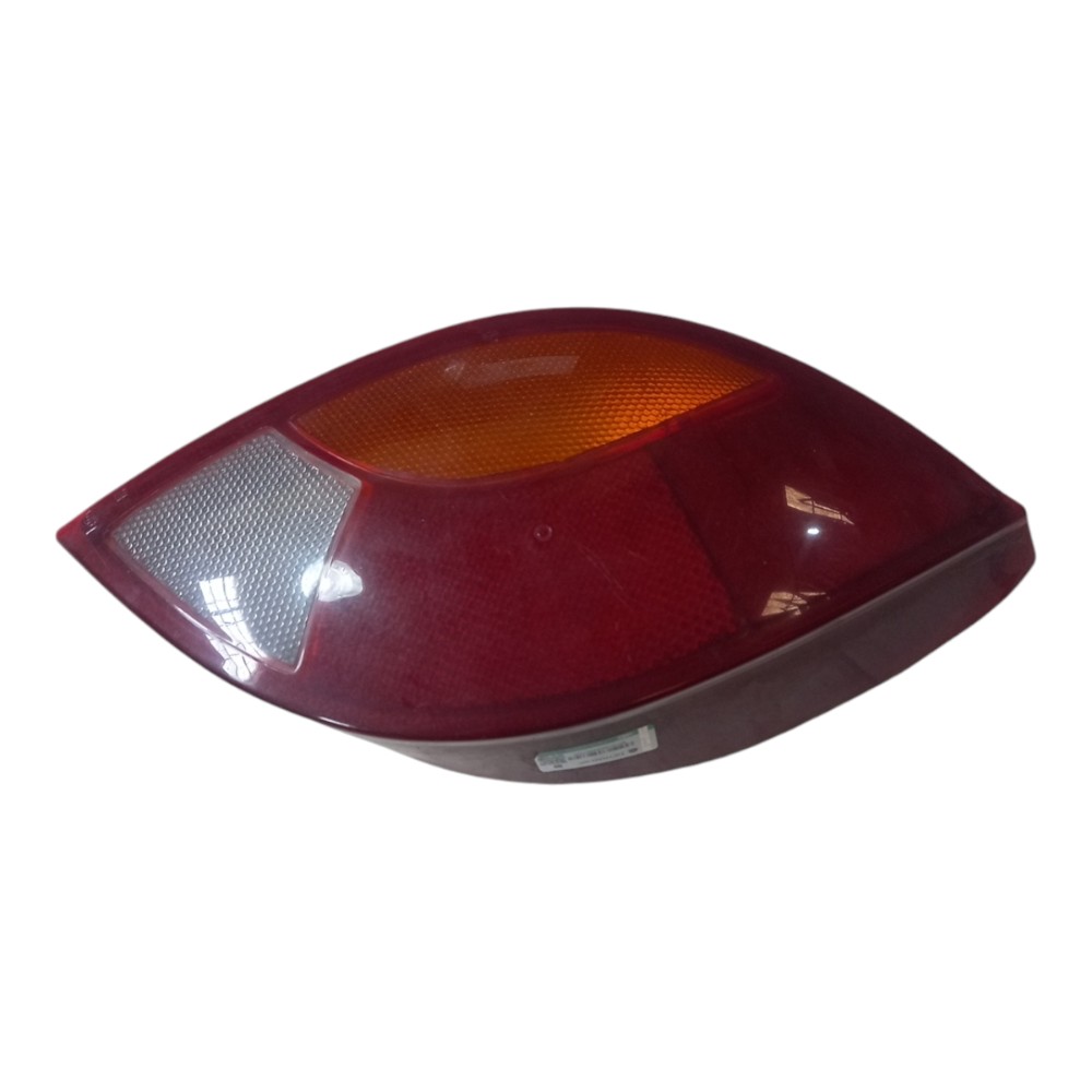 Lanterna lado esquerdo Ford Ka 98 com detalhe