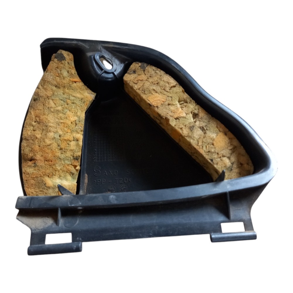 Moldura proteção lanterna esquerda Megane 96/99 7700838458 4